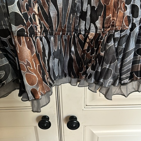 Caelian lightweight jacket to wear over dress or top. Crinkle material. Large - Picture 9 of 9